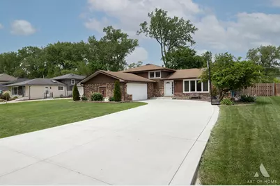 10136 Charles Avenue, Palos Hills, IL 60465 - Photo 1