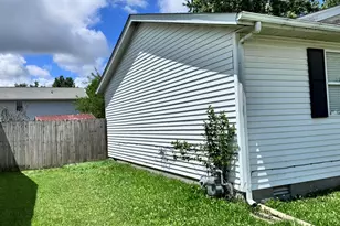 532 Kristy Dr, Centralia, IL 62801 - Photo 3