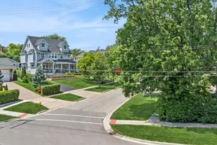 245 Burlington Ave, Clarendon Hills, IL 60514 - Photo 19
