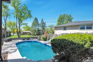 825 Walnut Dr, Darien, IL 60561 - Photo 27