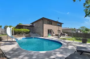 825 Walnut Dr, Darien, IL 60561 - Photo 25