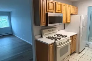 555 Deepwoods Dr, Mundelein, IL 60060 - Photo 7