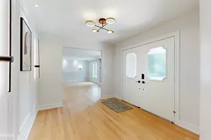8473 Canterberry Dr, Burr Ridge, IL 60527 - Photo 9