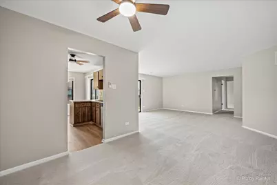 827 E Kings Row #8, Palatine, IL 60074 - Photo 5