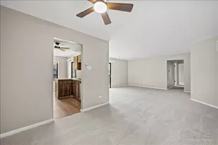827 E Kings Row, Palatine, IL 60074 - Photo 5