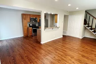 228 N Waterford Dr, Schaumburg, IL 60194 - Photo 3