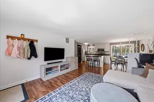 924 Bradford Ln, Schaumburg, IL 60193 - Photo 5