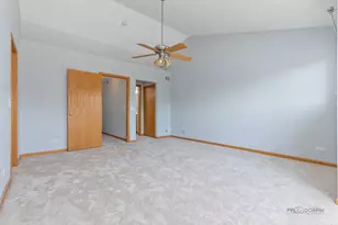 378 Bay Tree Cir, Vernon Hills, IL 60061 - Photo 15