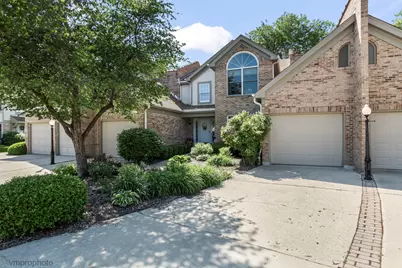 1916 W Ashbury Lane #A, Inverness, IL 60067 - Photo 1