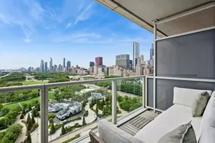 340 E Randolph St, Chicago, IL 60601 - Photo 11