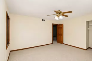 706 North Point Dr, Schaumburg, IL 60193 - Photo 23