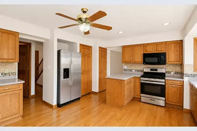 706 N Point Drive, Schaumburg, IL 60193 - Photo 13