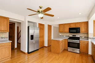 706 North Point Dr, Schaumburg, IL 60193 - Photo 13