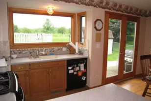 706 North Point Dr, Schaumburg, IL 60193 - Photo 5