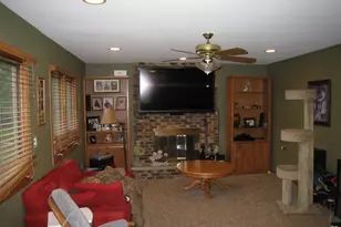 706 North Point Dr, Schaumburg, IL 60193 - Photo 9