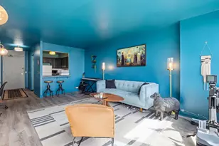 1560 N Sandburg Terrace, Chicago, IL 60610 - Photo 7