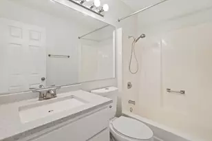 7030 Park Ln Ct, Woodridge, IL 60517 - Photo 9