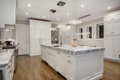 2119 N Kenmore Avenue, Chicago, IL 60614 - Photo 11