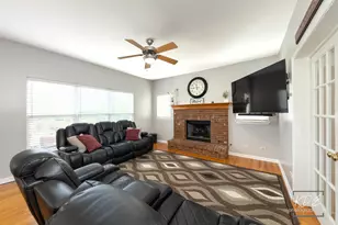 497 Treasure Dr, Oswego, IL 60543 - Photo 7