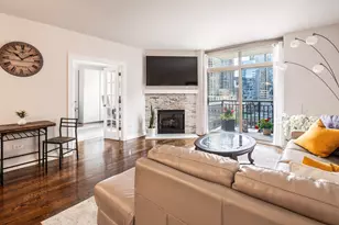 21 W Chestnut St, Chicago, IL 60610 - Photo 3