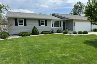 530 N Van Buren Ave, Bradley, IL 60915 - Photo 1