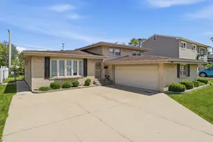 8549 Blueridge Ave, Hickory Hills, IL 60457 - Photo 1
