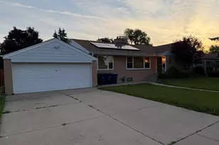 840 E Thacker St, Des Plaines, IL 60016 - Photo 1