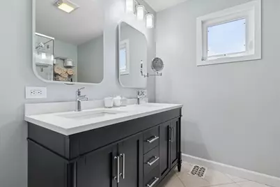 3242 N New England Avenue, Chicago, IL 60634 - Photo 15
