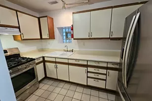 1140 W Barry Ave, Chicago, IL 60657 - Photo 11