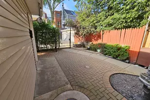 1140 W Barry Ave, Chicago, IL 60657 - Photo 23
