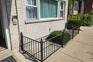 1140 W Barry Ave, Chicago, IL 60657 - Photo 3