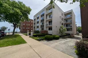 1057 W Pratt Blvd, Chicago, IL 60626 - Photo 1