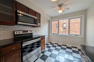 1057 W Pratt Blvd, Chicago, IL 60626 - Photo 3