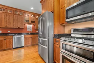 3858 W 99th St, Evergreen Park, IL 60805 - Photo 9