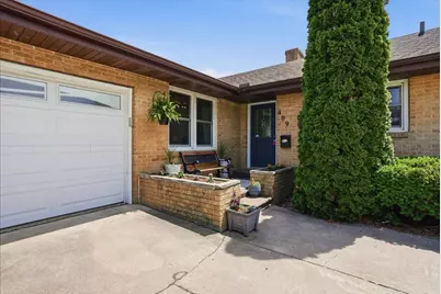 409 E Oak Street, Fairbury, IL 61739 - Photo 3