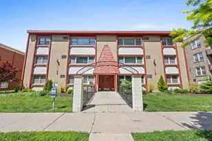 415 S Lombard Ave, Oak Park, IL 60302 - Photo 1