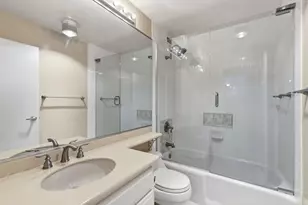 50 E Bellevue Pl, Chicago, IL 60611 - Photo 9