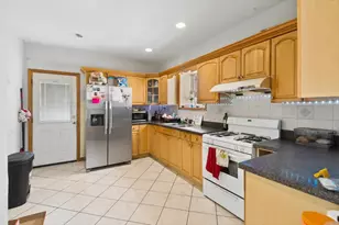 6630 N Maplewood Ave, Chicago, IL 60645 - Photo 19