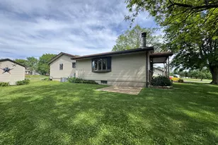 945 Sunset Dr, Milledgeville, IL 61051 - Photo 3