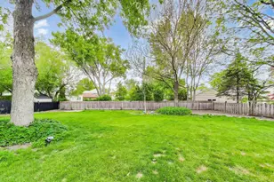 310 W Kirchoff Rd, Arlington Heights, IL 60005 - Photo 29