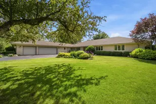 25730 N Eagle Dr, Mundelein, IL 60060 - Photo 1