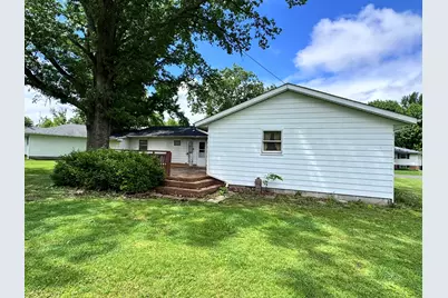 17 Crestwood, Centralia, IL 62801 - Photo 5