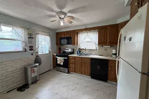 8945 N Lyons St, Des Plaines, IL 60016 - Photo 5