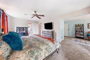 260 Hillhurst Dr, Cary, IL 60013 - Photo 19