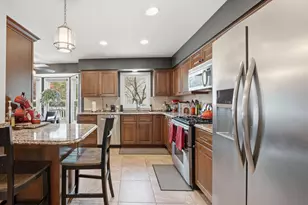 260 Hillhurst Dr, Cary, IL 60013 - Photo 9