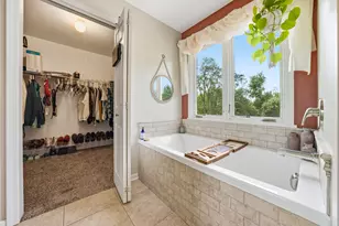 260 Hillhurst Dr, Cary, IL 60013 - Photo 23