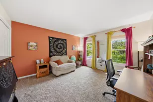 260 Hillhurst Dr, Cary, IL 60013 - Photo 27