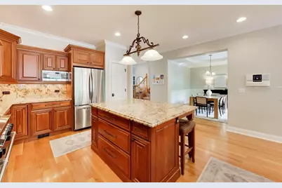 713 N Beverly Lane, Arlington Heights, IL 60004 - Photo 9