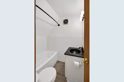 226 W Locust Street, Dekalb, IL 60115 - Photo 25