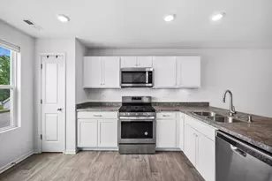 3824 Honeysuckle Ln, Elgin, IL 60124 - Photo 3